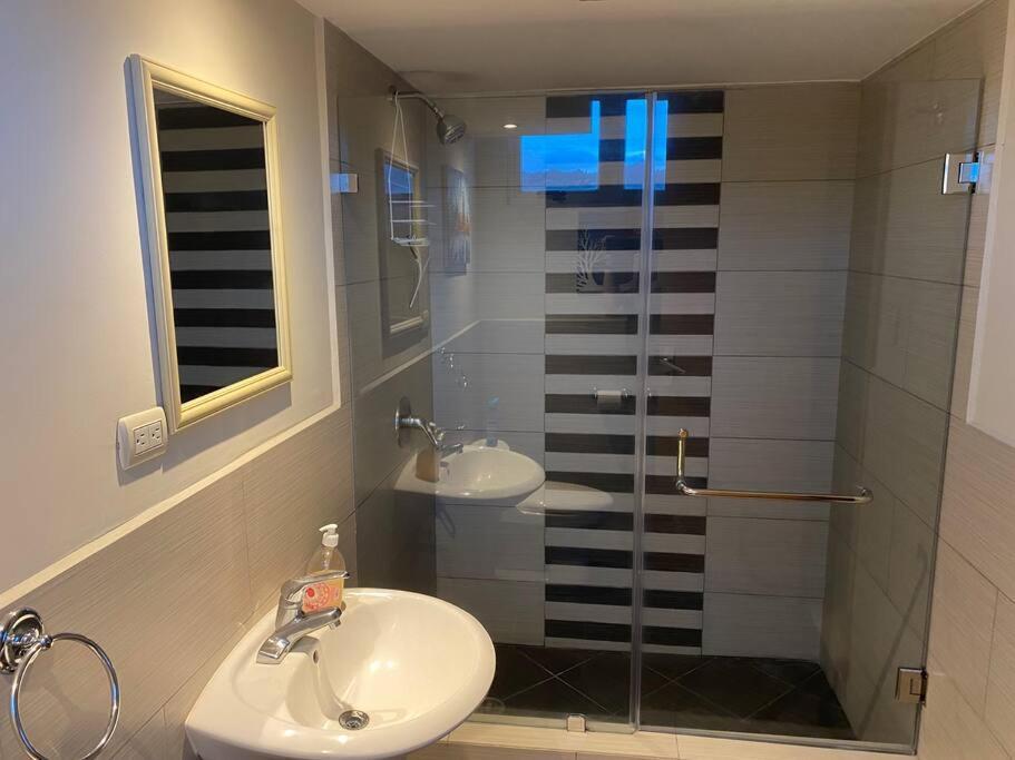 2 Rooms, 1 King Size bed, 64 Smart HDTV Guatemala-Stadt Exterior foto